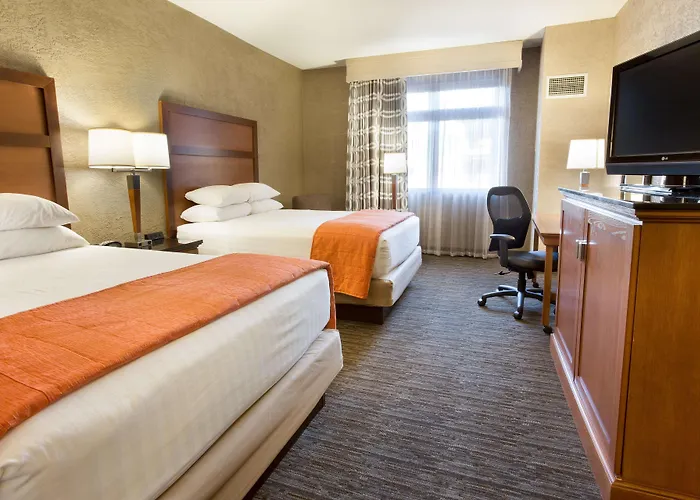 Drury Plaza Hotel 3*