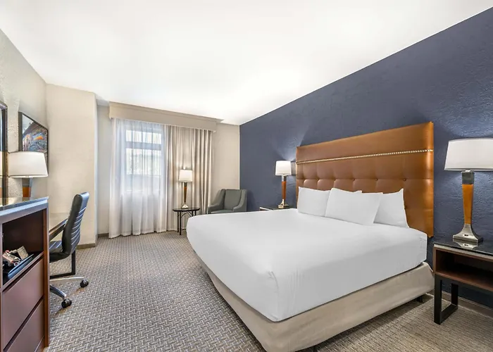 Drury Plaza 3*
