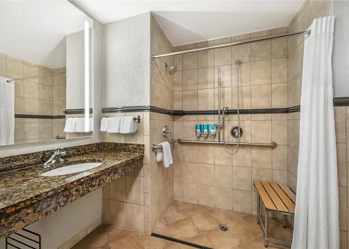 Drury Plaza Hotel 3*