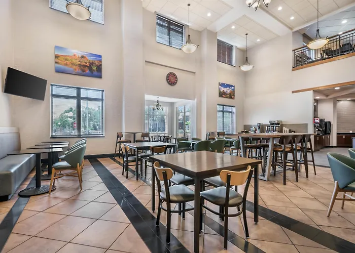 Drury Plaza Hotel 3*