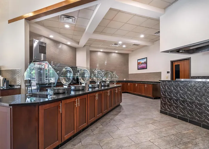 Drury Plaza Hotel 3*